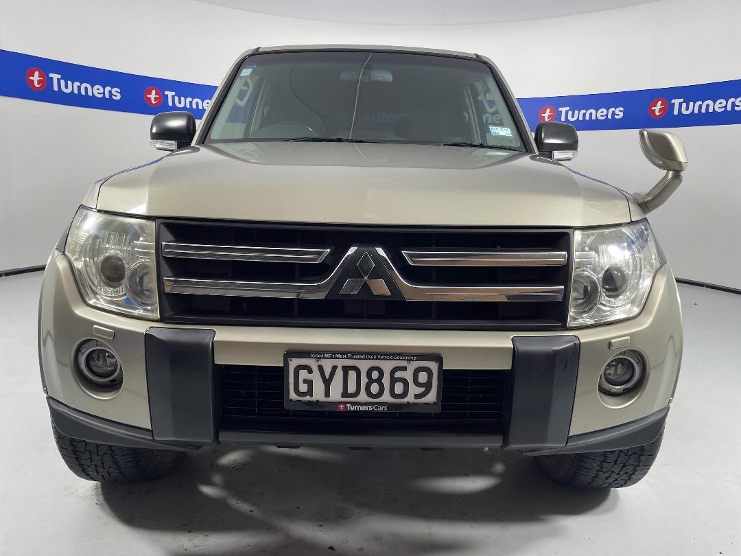 Photo '2' of Mitsubishi Pajero