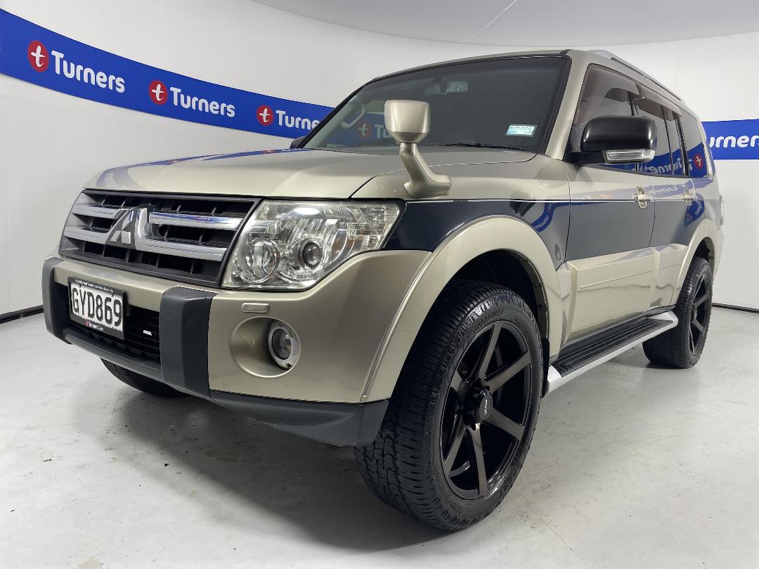 Photo '4' of Mitsubishi Pajero