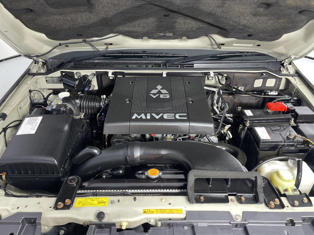 Photo '13' of Mitsubishi Pajero