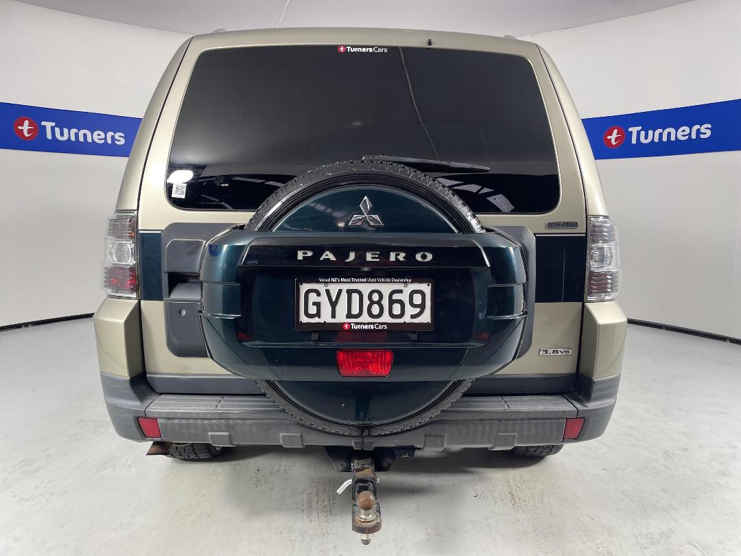 Photo '6' of Mitsubishi Pajero