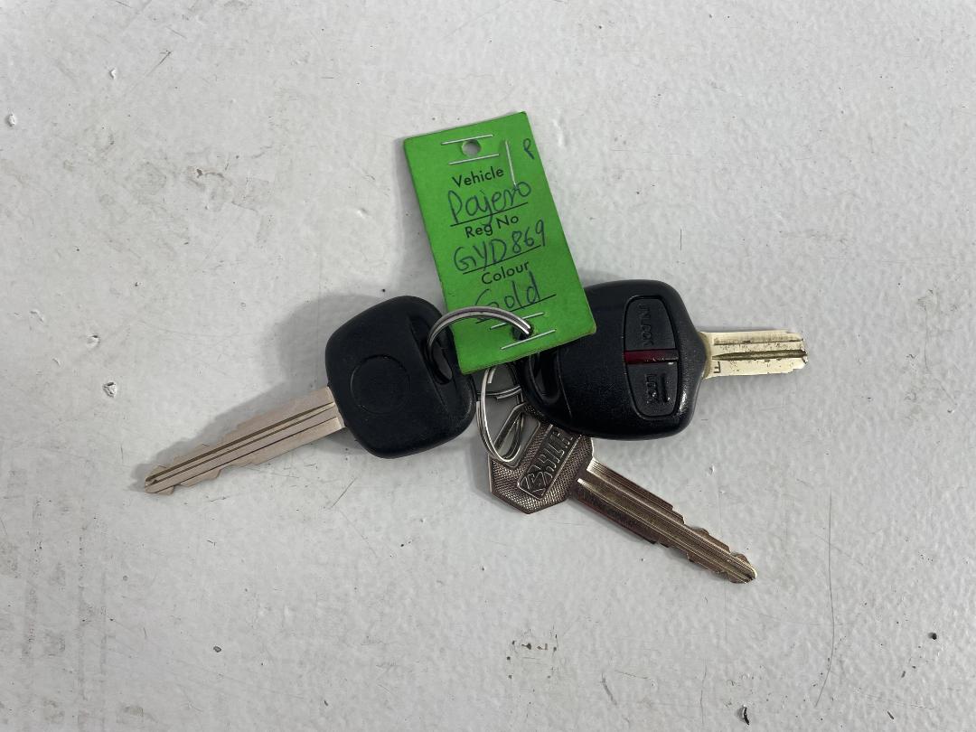 Photo '22' of Mitsubishi Pajero