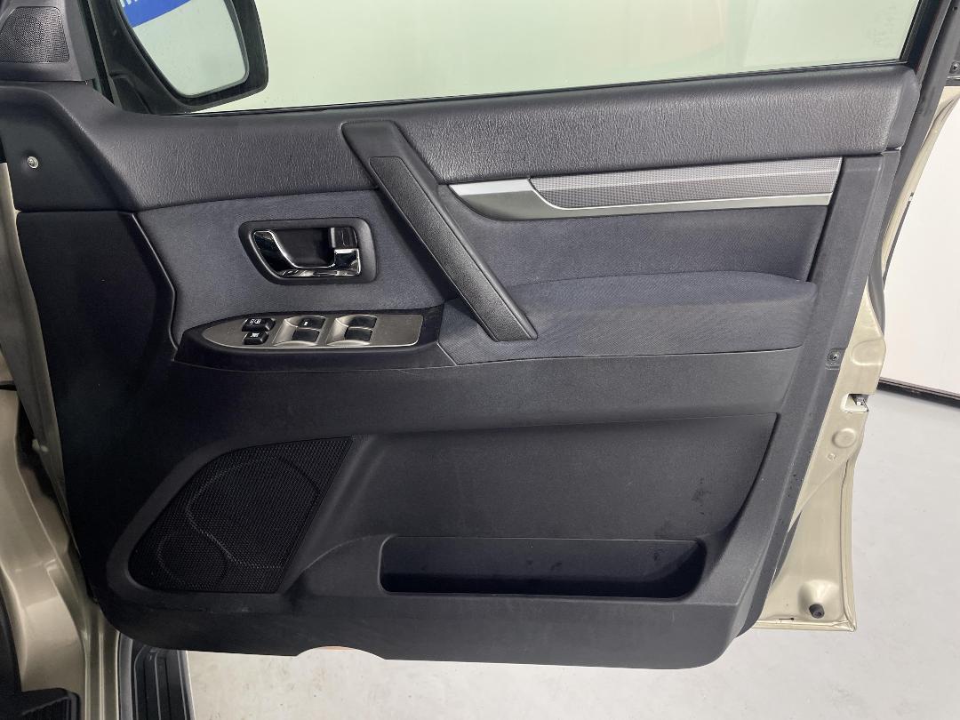 Photo '15' of Mitsubishi Pajero