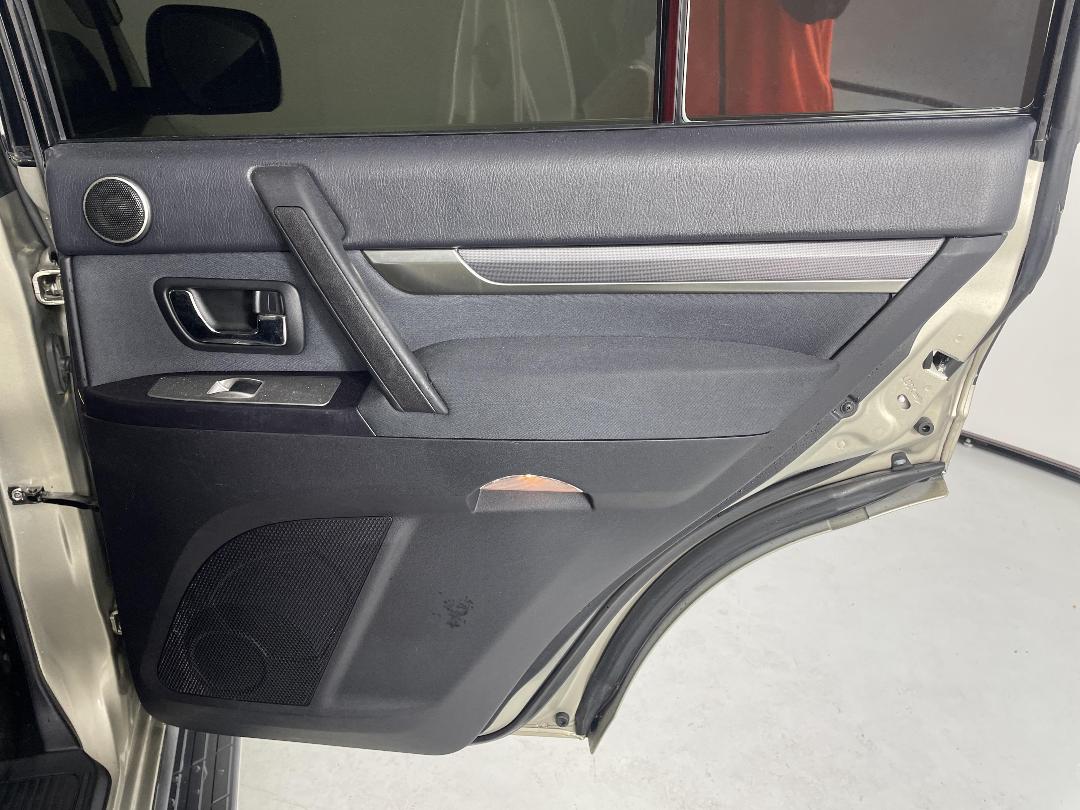 Photo '19' of Mitsubishi Pajero