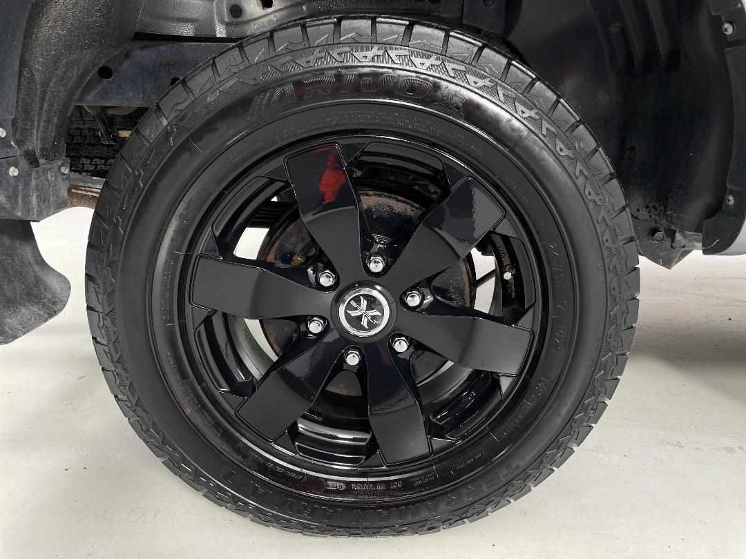 Photo '12' of Mitsubishi Triton