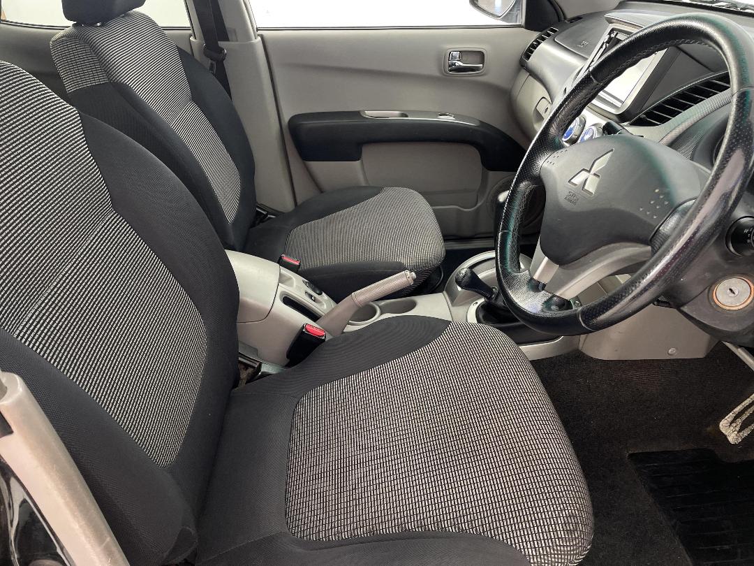 Photo '16' of Mitsubishi Triton