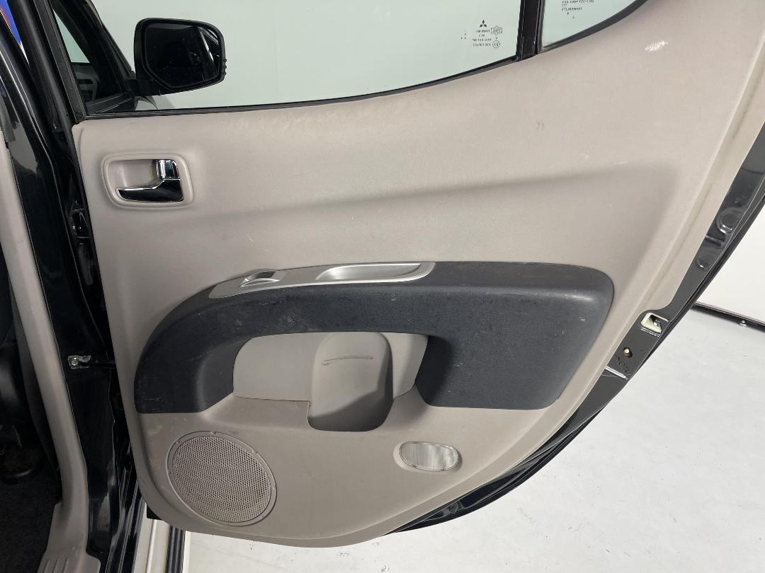 Photo '19' of Mitsubishi Triton