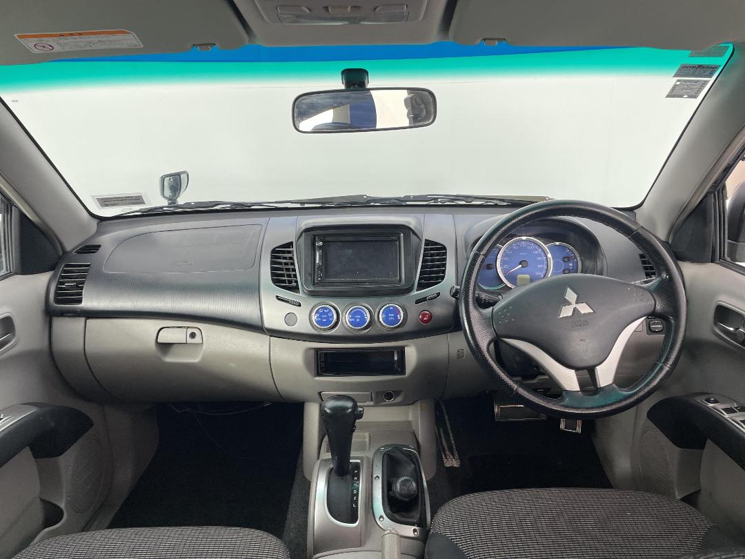 Photo '17' of Mitsubishi Triton