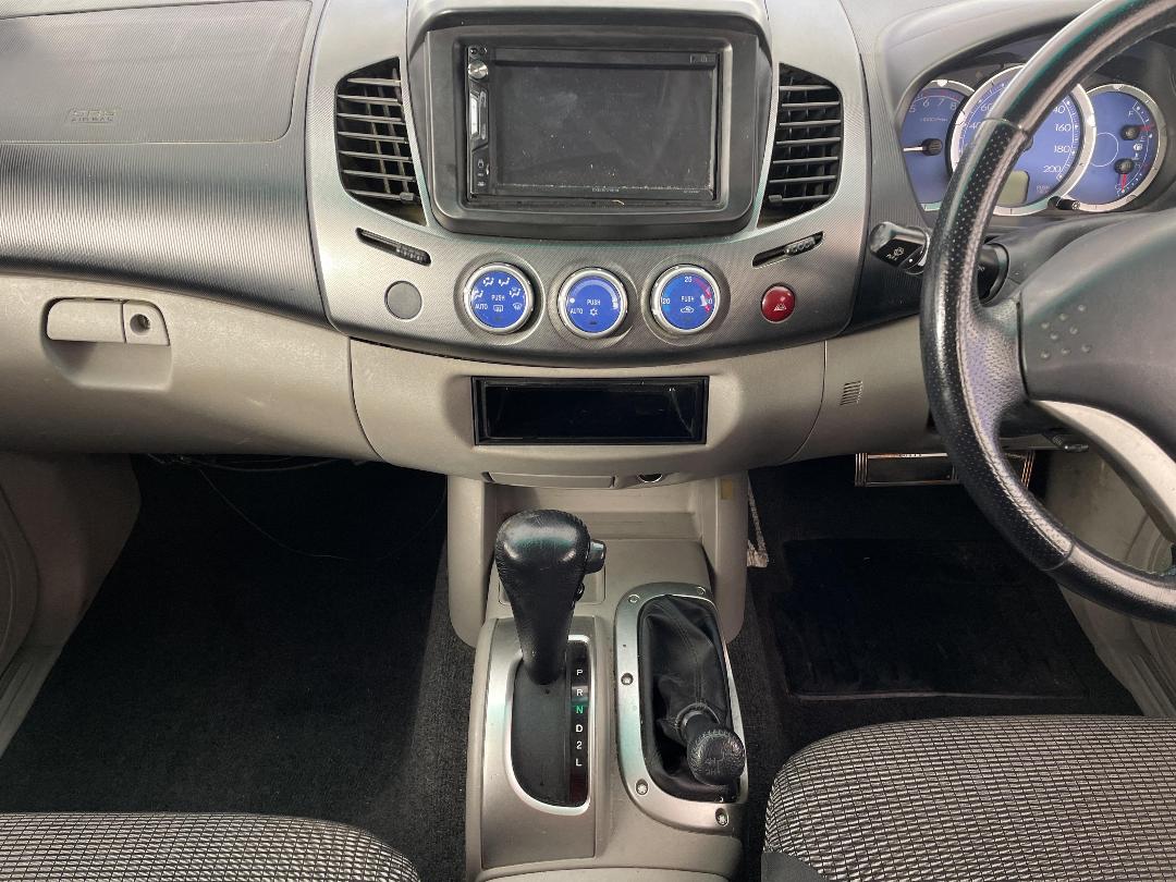 Photo '18' of Mitsubishi Triton