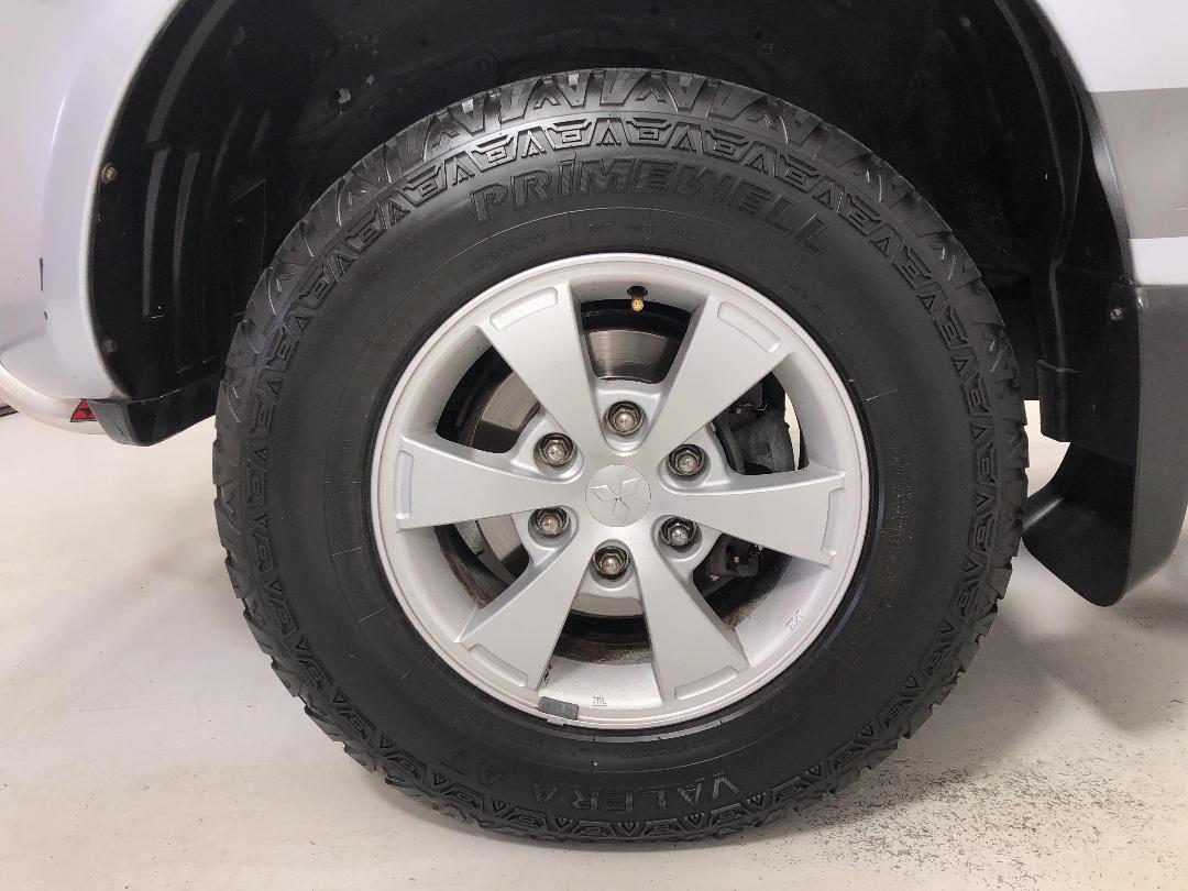 Photo '10' of Mitsubishi Triton