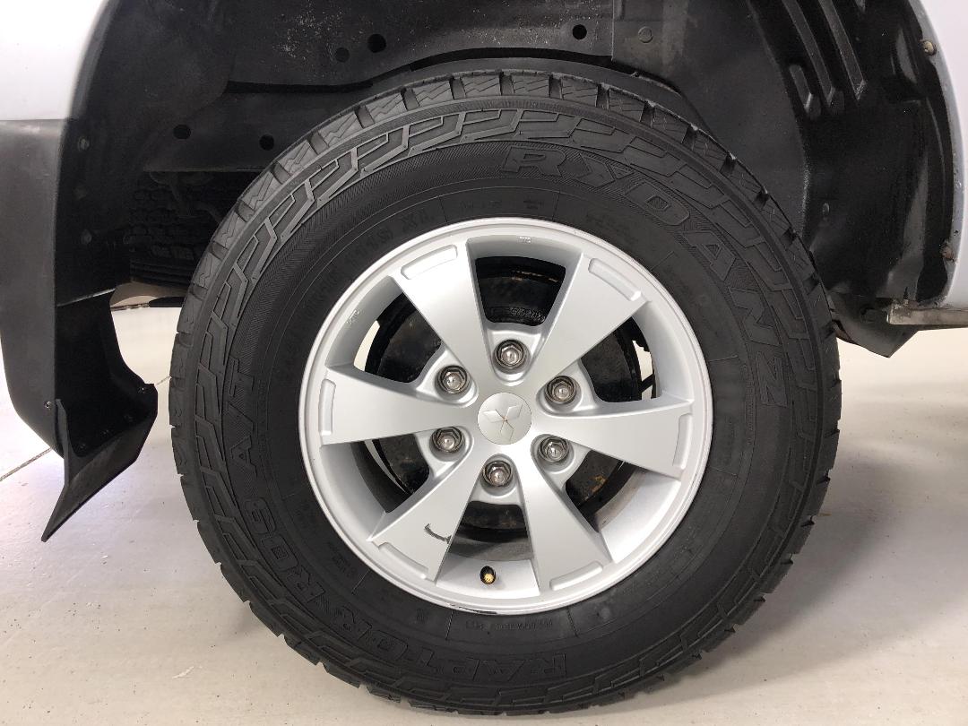 Photo '12' of Mitsubishi Triton