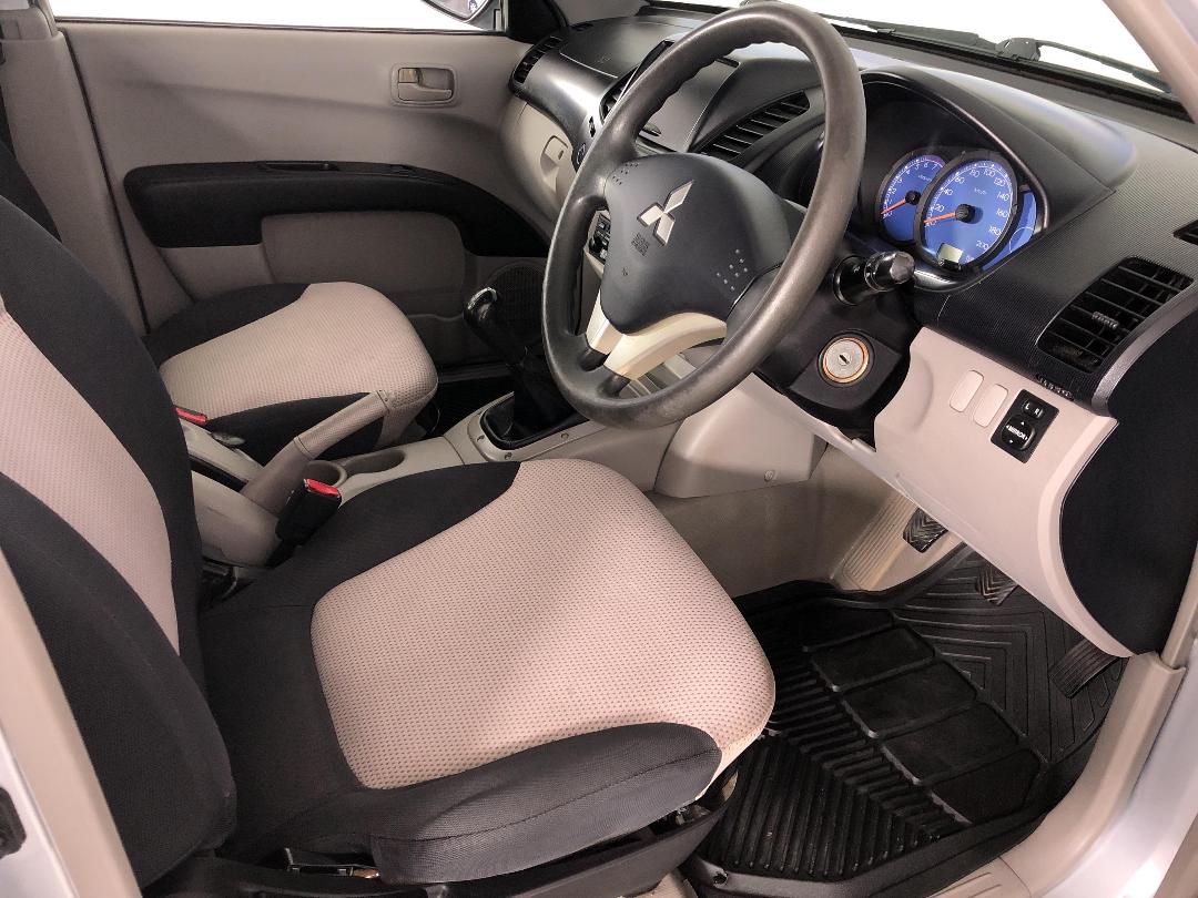 Photo '16' of Mitsubishi Triton