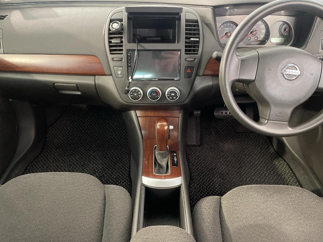 Photo '18' of Nissan Bluebird Photo '18' of Nissan Bluebird