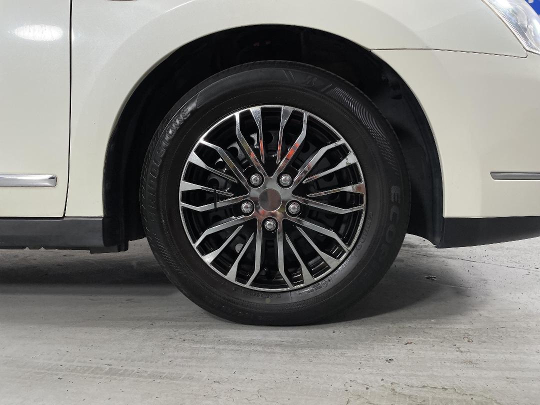 Photo '9' of Nissan Bluebird