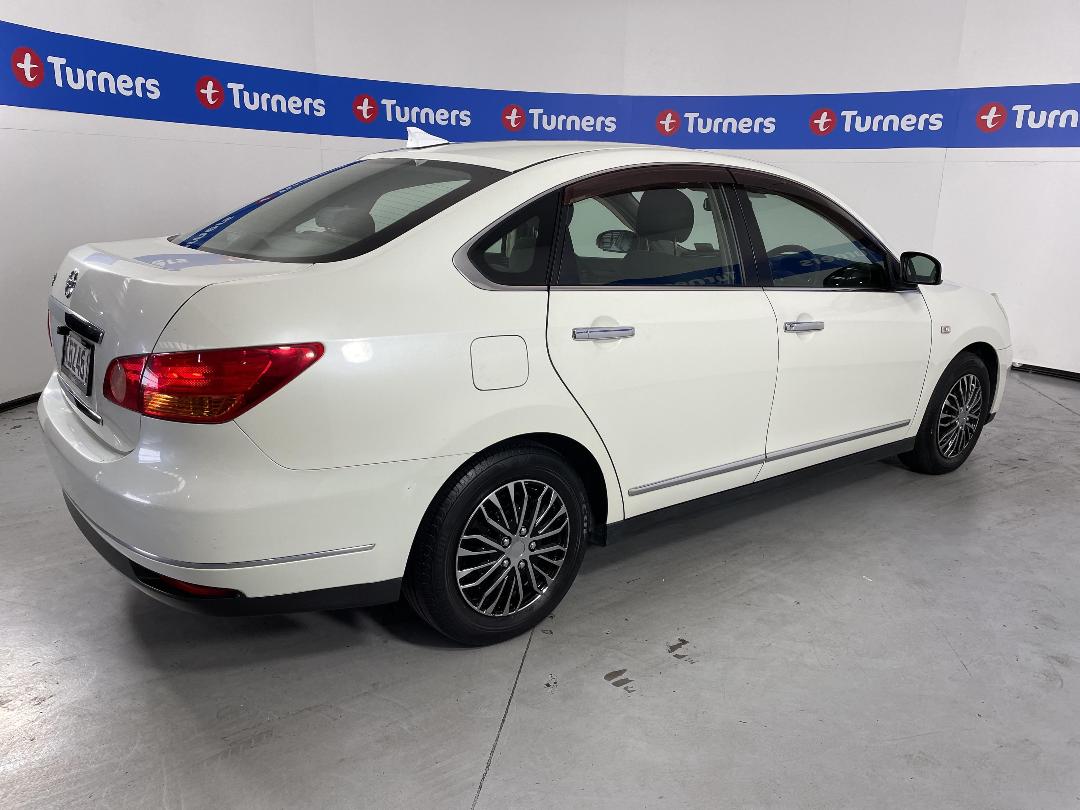 Photo '7' of Nissan Bluebird