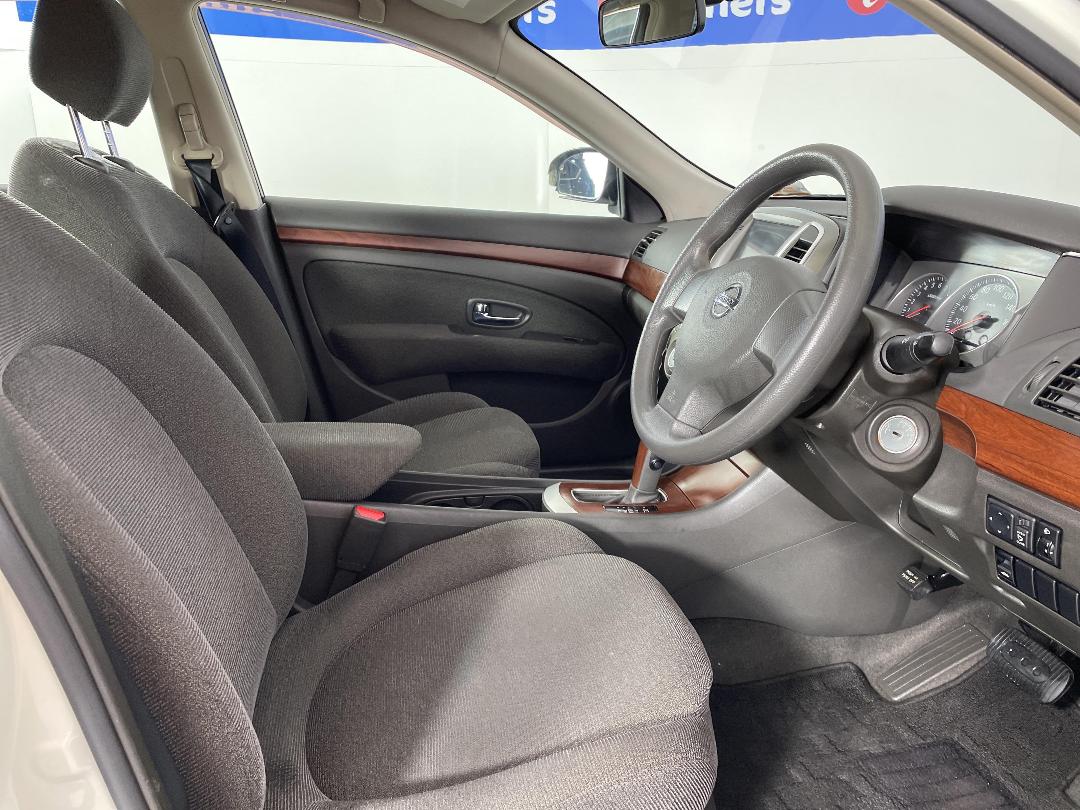 Photo '16' of Nissan Bluebird