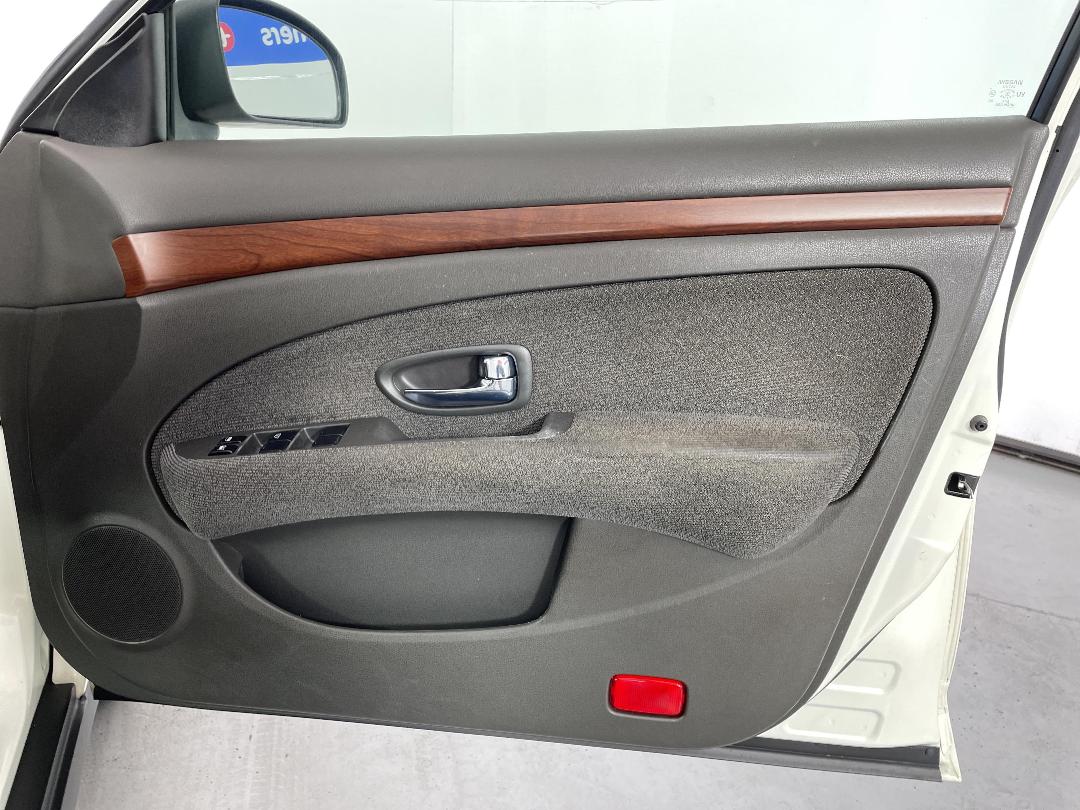 Photo '15' of Nissan Bluebird