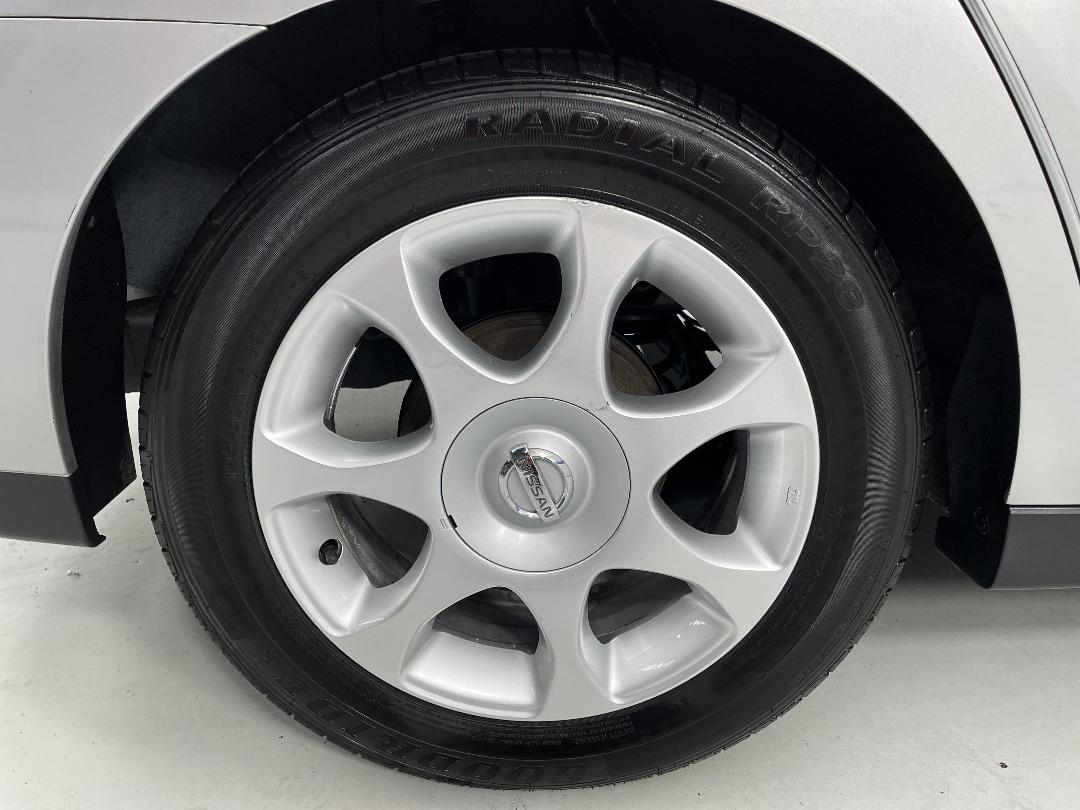 Photo '12' of Nissan Bluebird