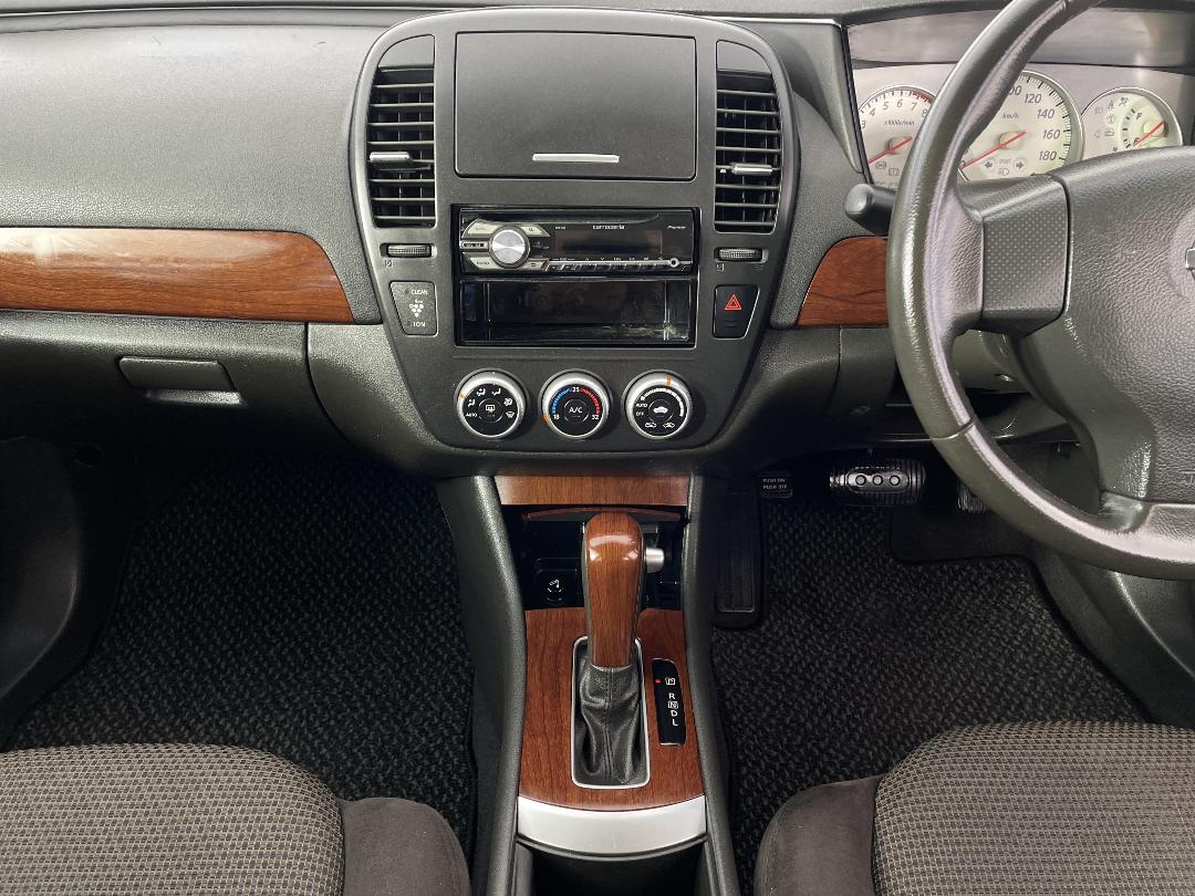 Photo '18' of Nissan Bluebird