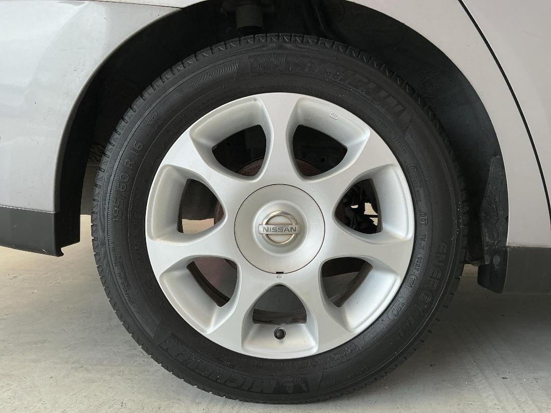 Photo '12' of Nissan Bluebird