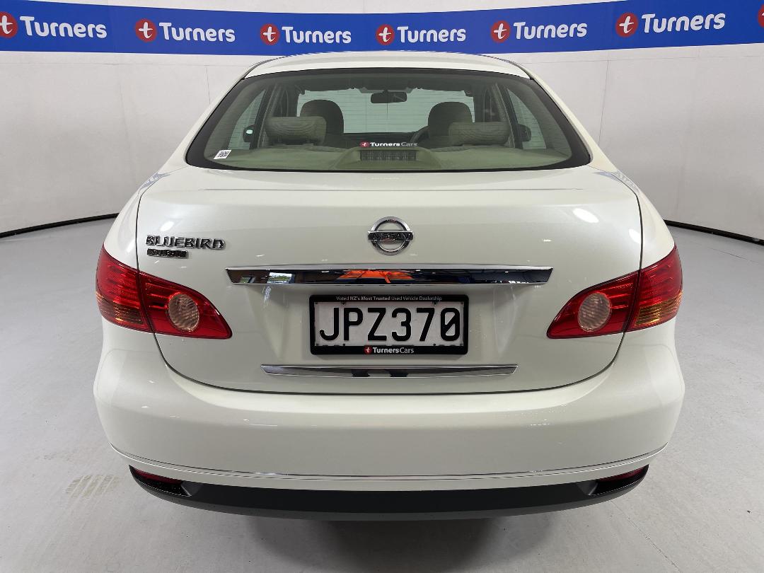 Photo '6' of Nissan Bluebird