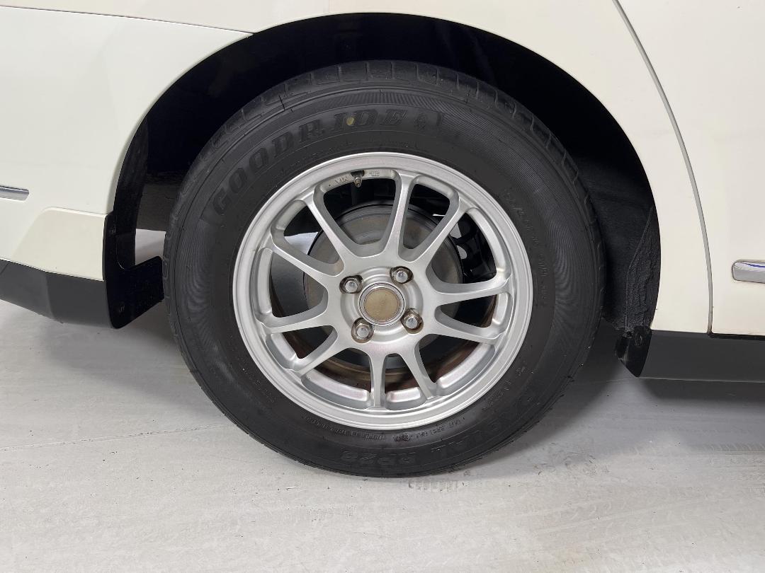 Photo '12' of Nissan Bluebird