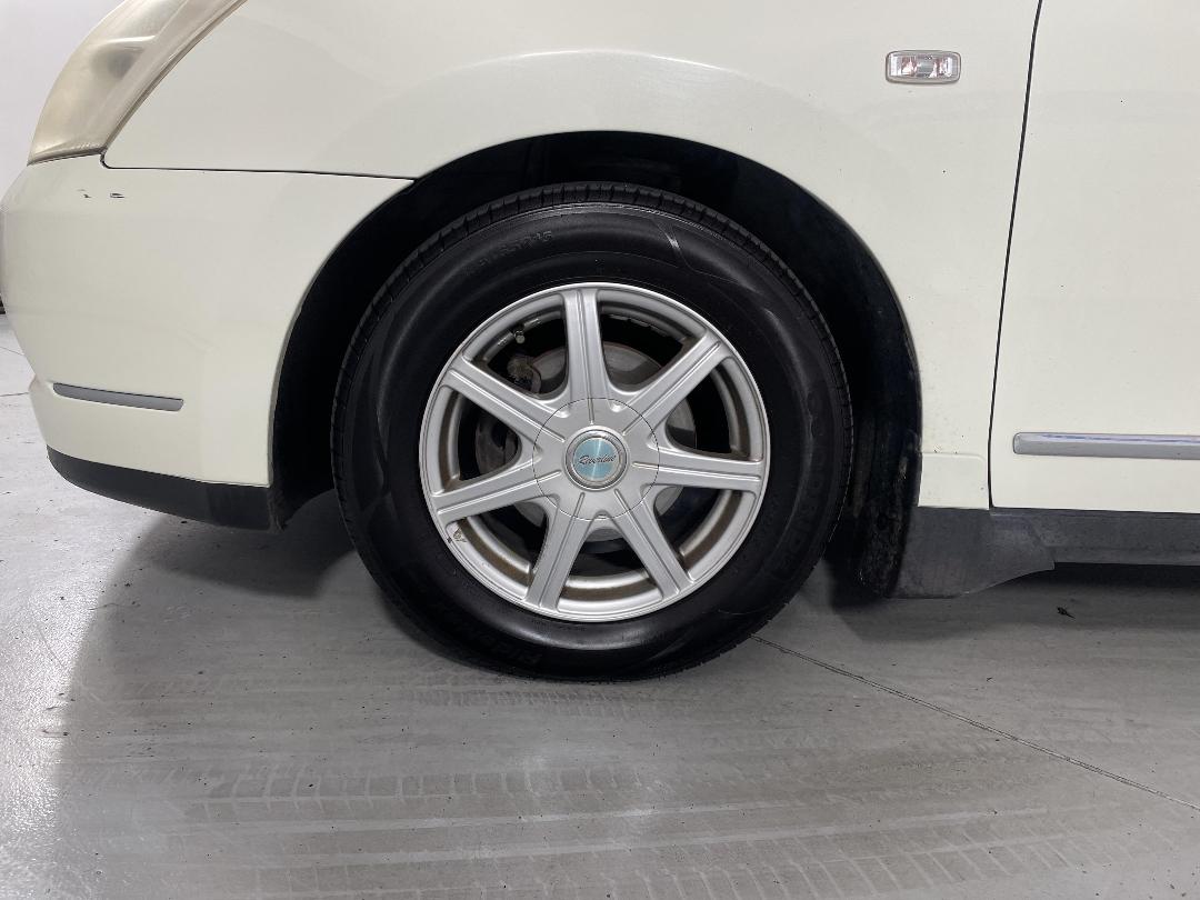 Photo '10' of Nissan Bluebird Photo '10' of Nissan Bluebird