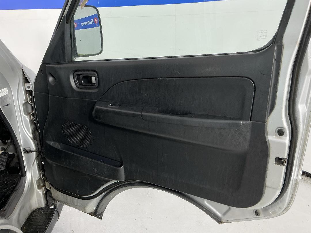 Photo '15' of Nissan Caravan Photo '15' of Nissan Caravan