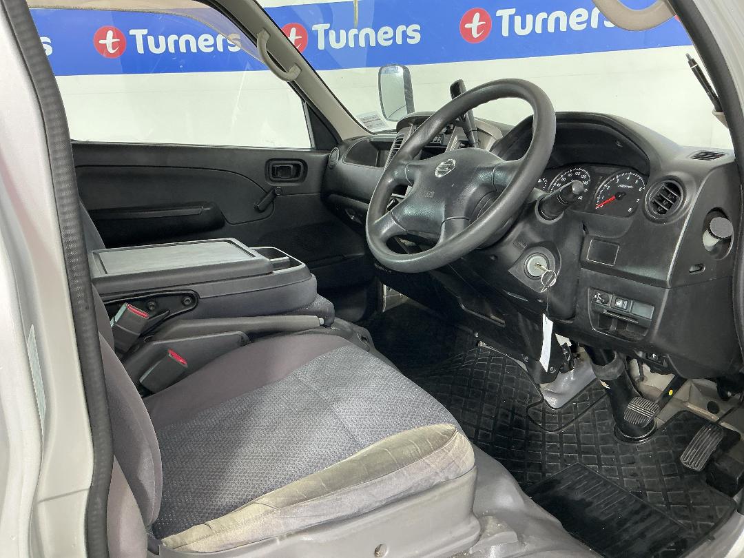 Photo '16' of Nissan Caravan Photo '16' of Nissan Caravan