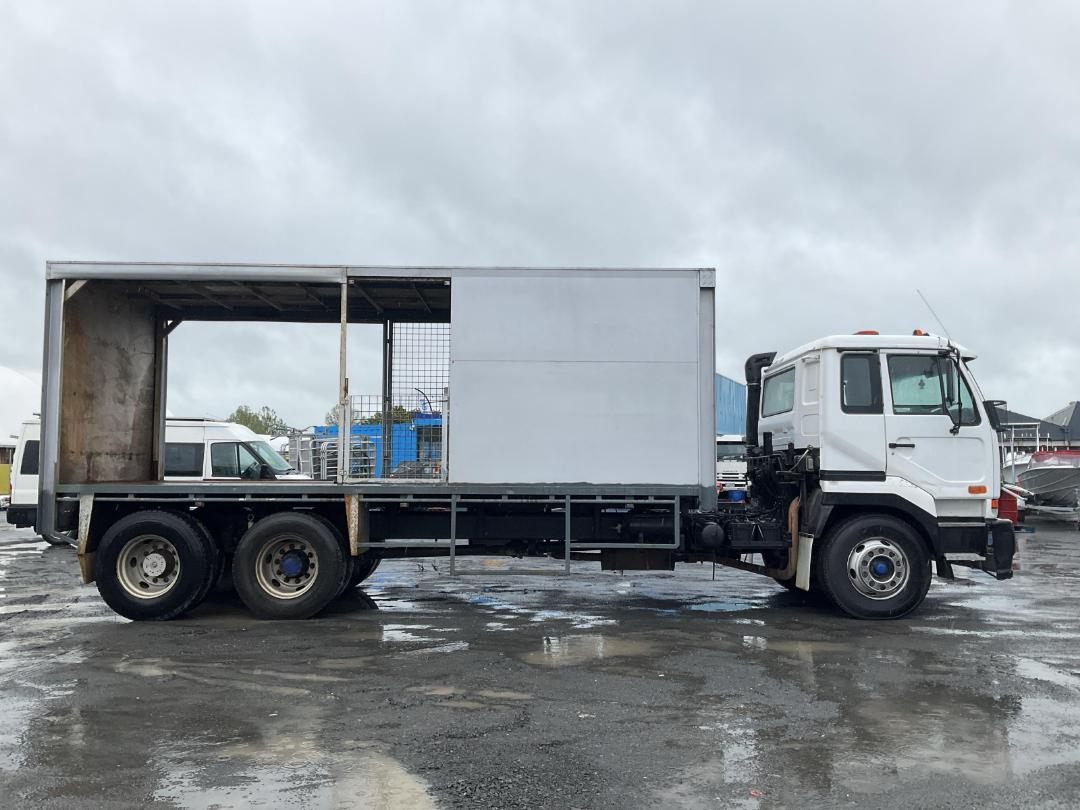 Photo '3' of NISSAN DIESEL CK330 Box Body
