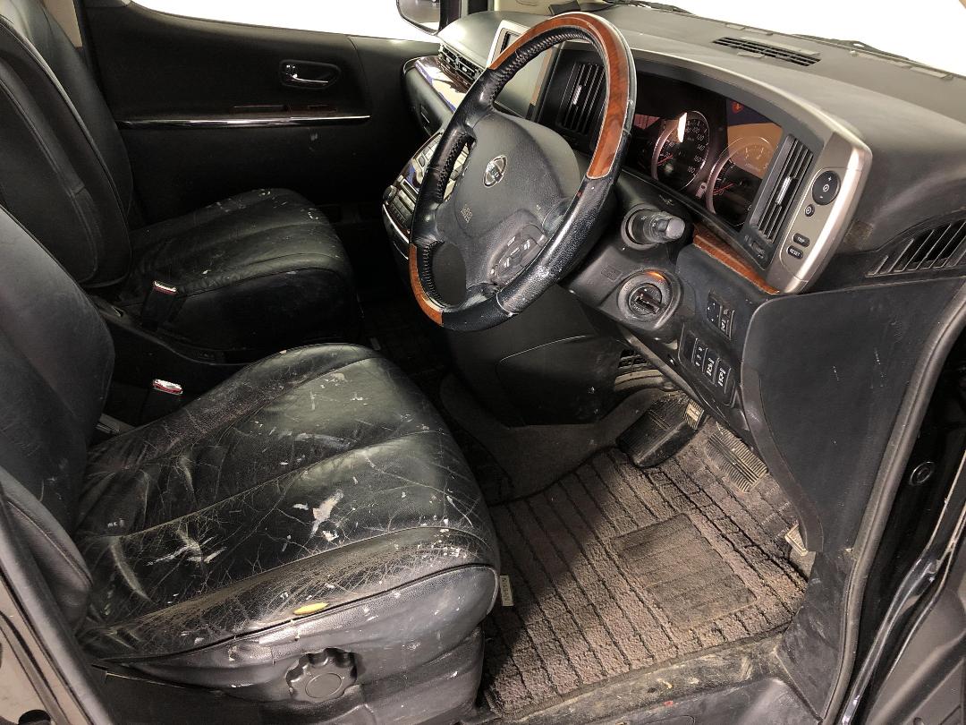 Photo '16' of Nissan Elgrand