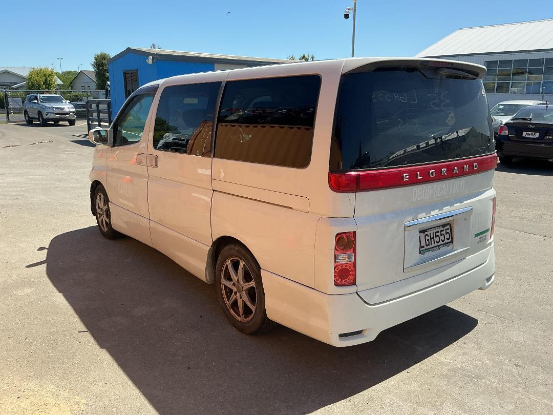 Photo '4' of Nissan Elgrand Photo '4' of Nissan Elgrand