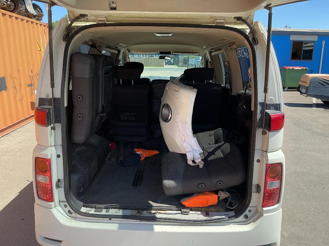 Photo '18' of Nissan Elgrand Photo '18' of Nissan Elgrand