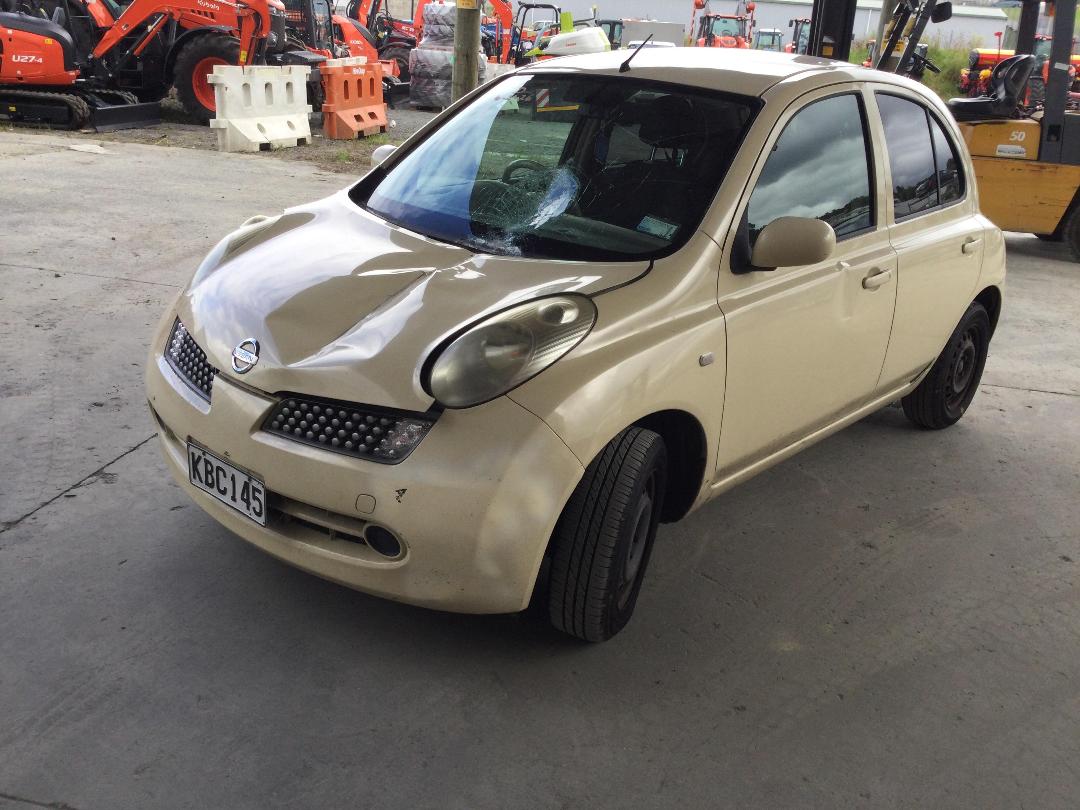 Photo '3' of Nissan March Photo '3' of Nissan March