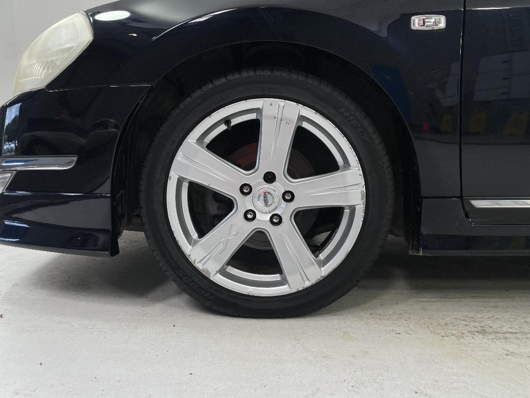 Photo '8' of Nissan Maxima SI