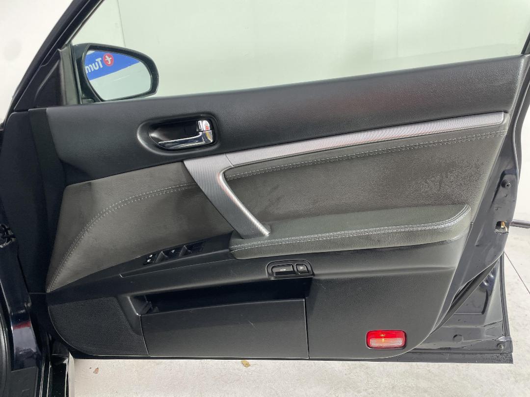 Photo '13' of Nissan Maxima SI