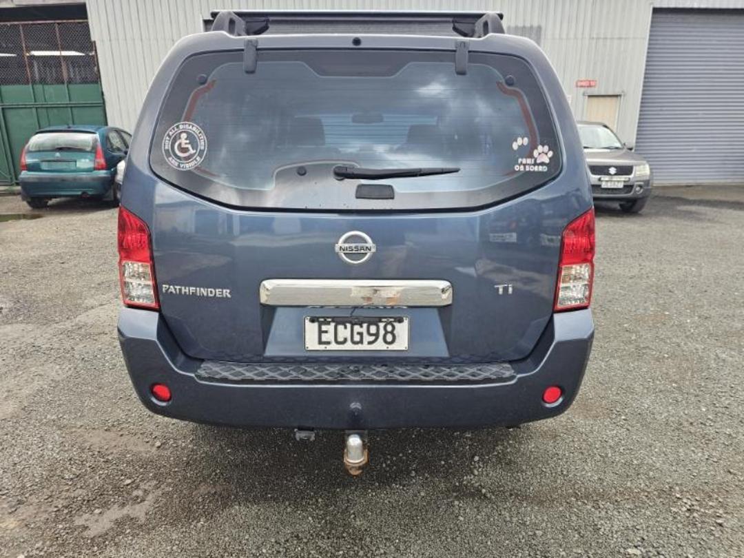 Photo '3' of Nissan Pathfinder TI