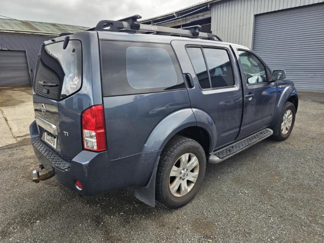 Photo '2' of Nissan Pathfinder TI