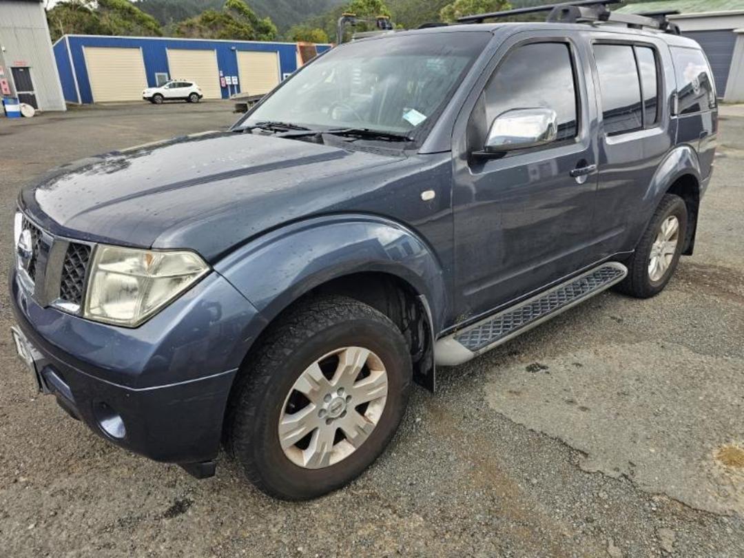 Photo '5' of Nissan Pathfinder TI