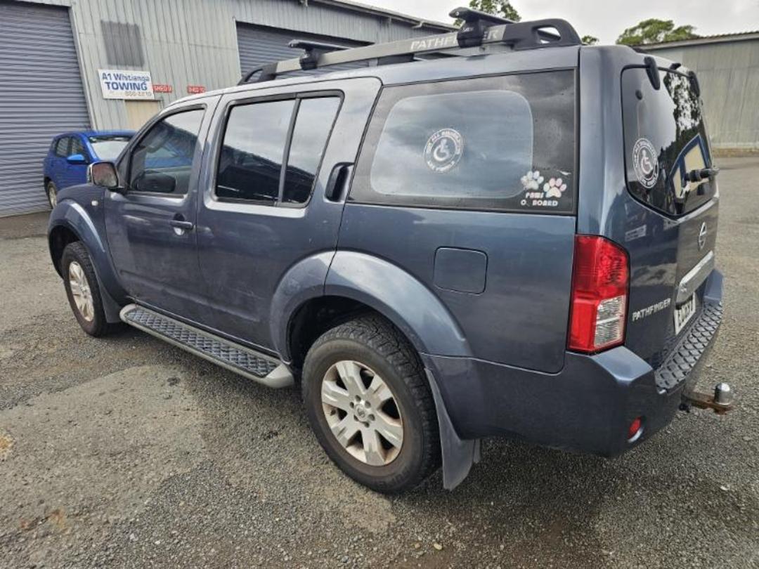 Photo '4' of Nissan Pathfinder TI