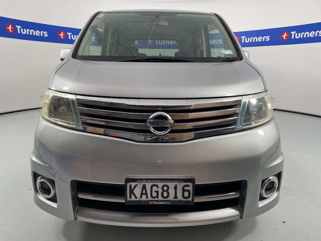 Photo '2' of Nissan Serena Photo '2' of Nissan Serena