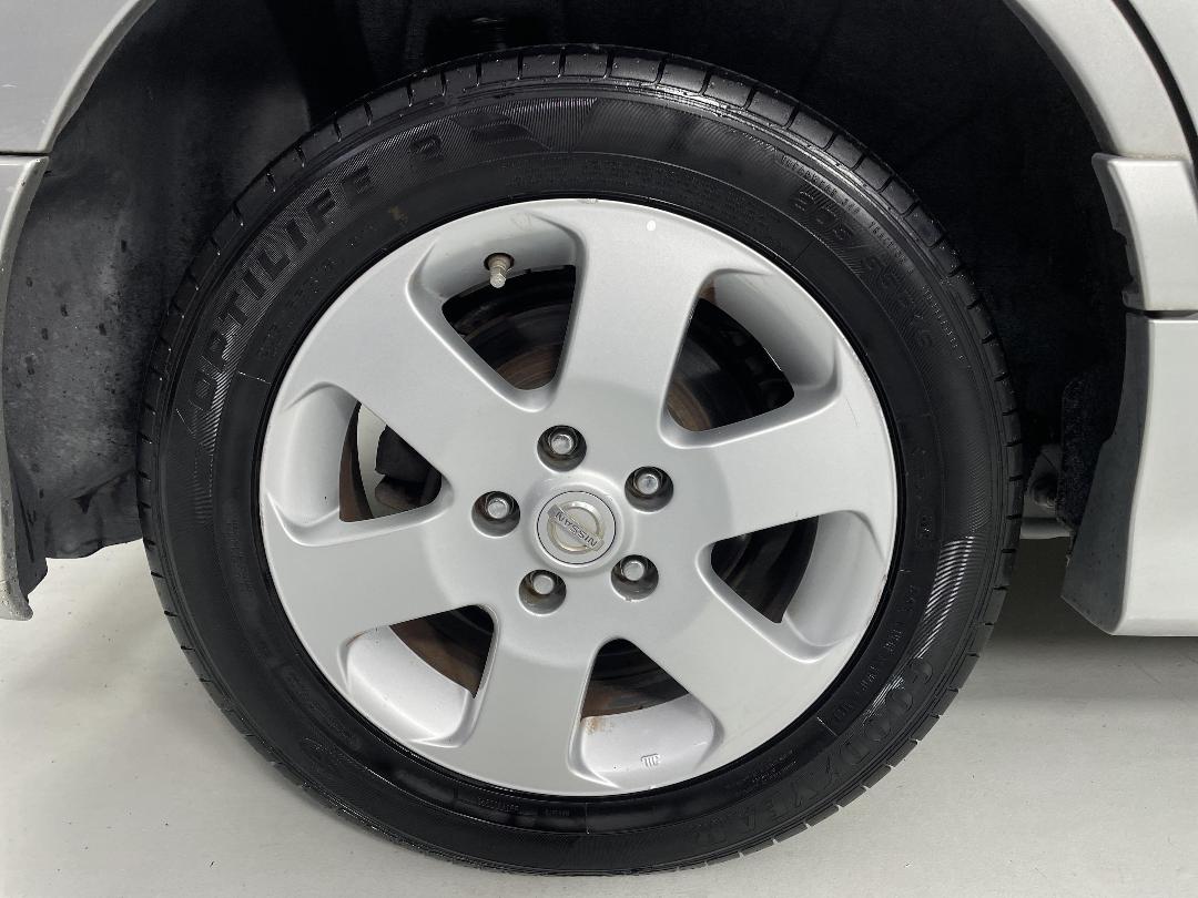 Photo '12' of Nissan Serena Photo '12' of Nissan Serena