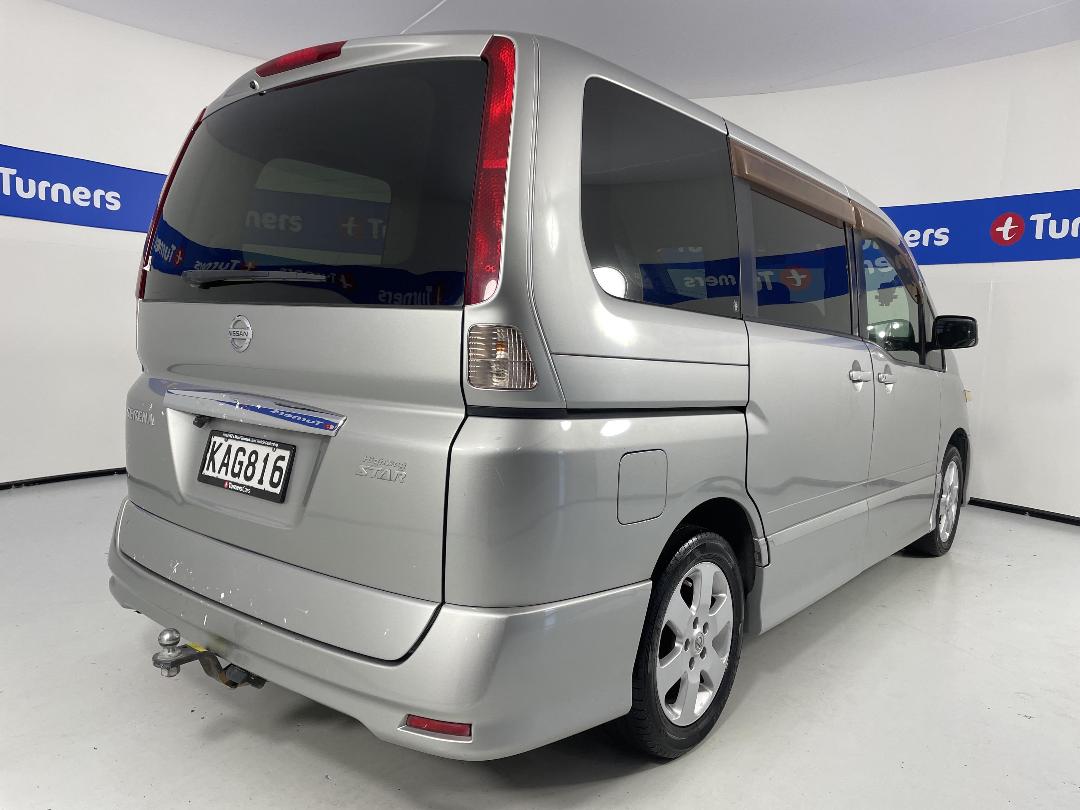 Photo '7' of Nissan Serena Photo '7' of Nissan Serena