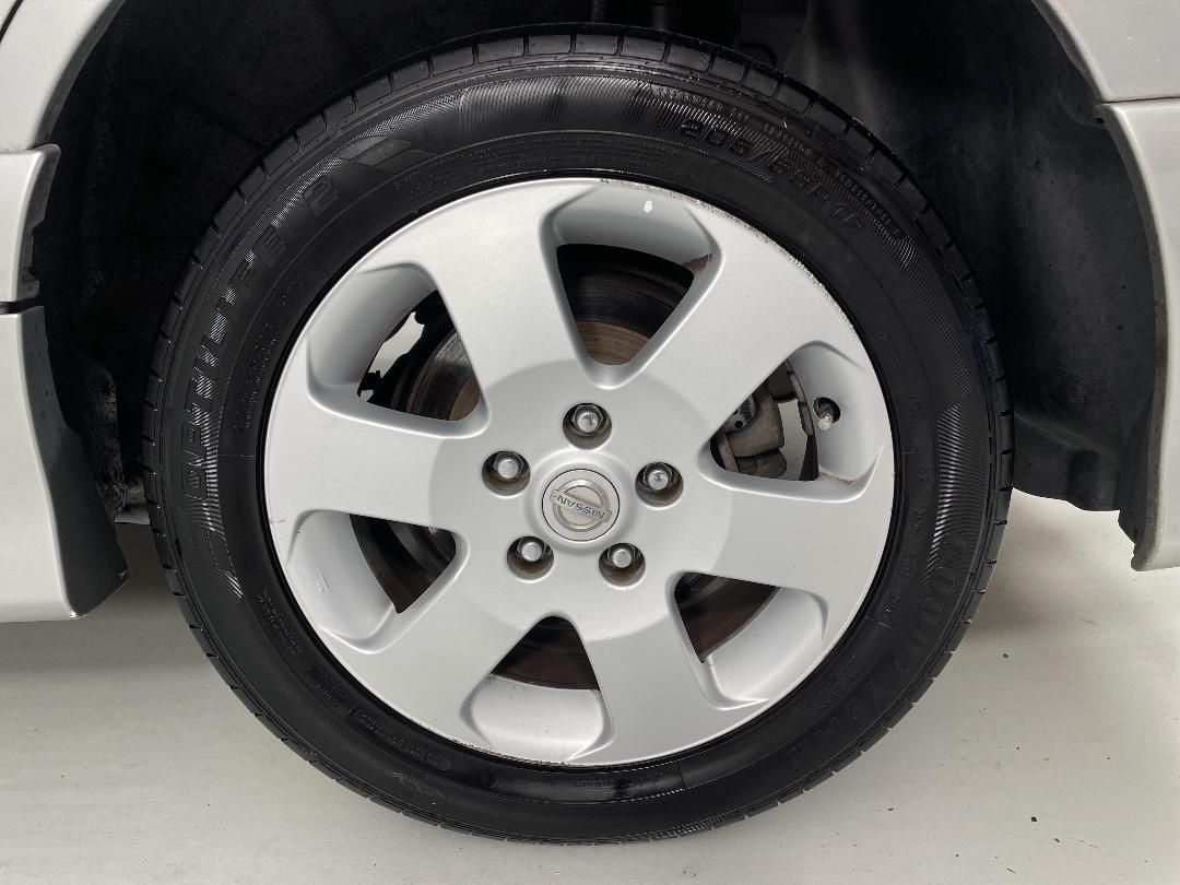 Photo '11' of Nissan Serena Photo '11' of Nissan Serena