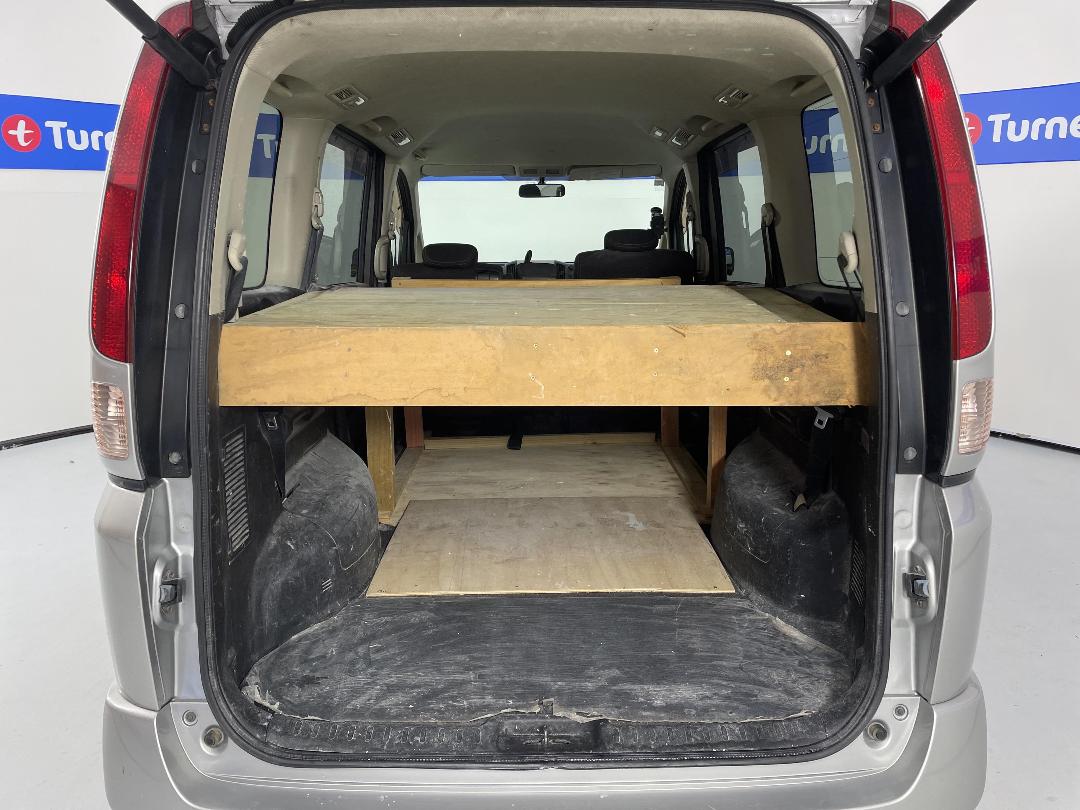 Photo '14' of Nissan Serena Photo '14' of Nissan Serena