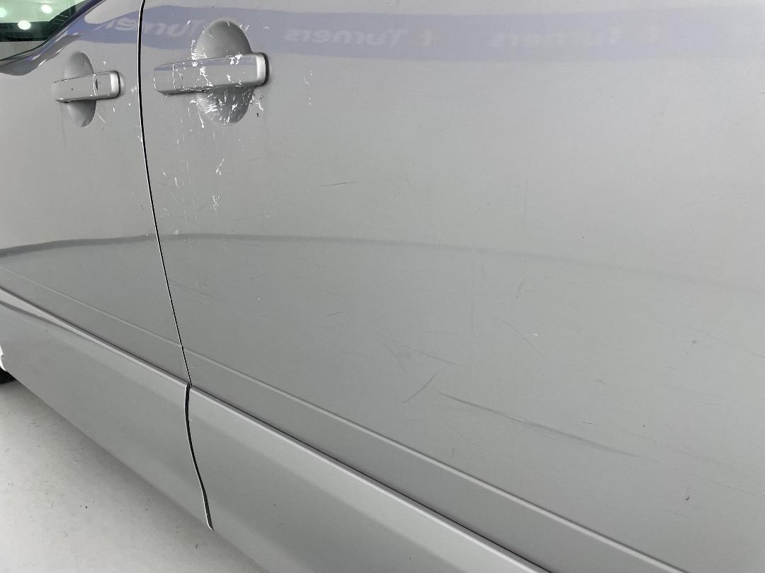 Photo '25' of Nissan Serena Photo '25' of Nissan Serena