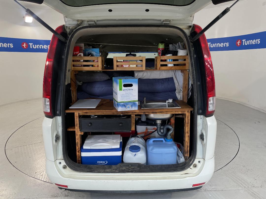 Photo '14' of Nissan Serena