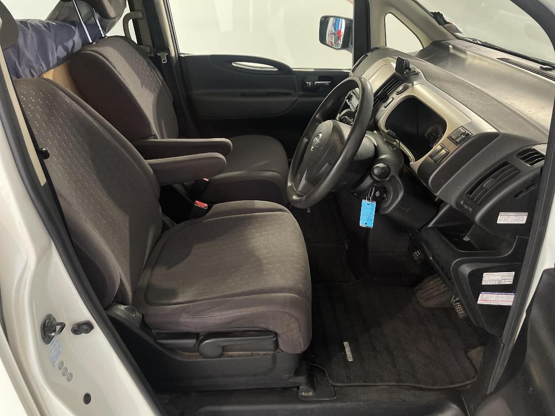 Photo '16' of Nissan Serena