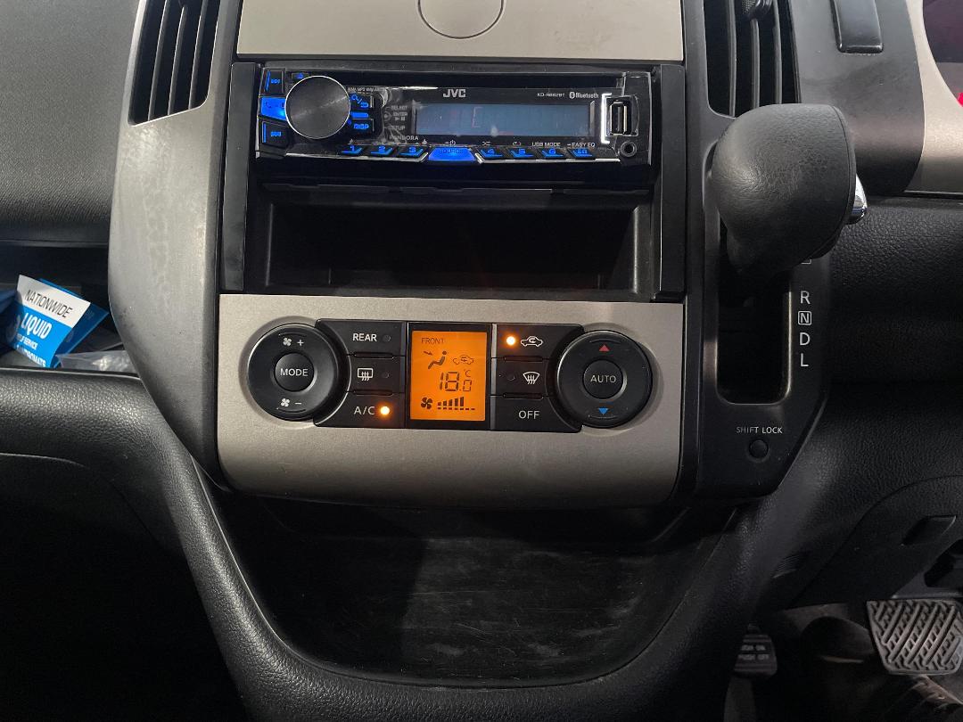 Photo '18' of Nissan Serena