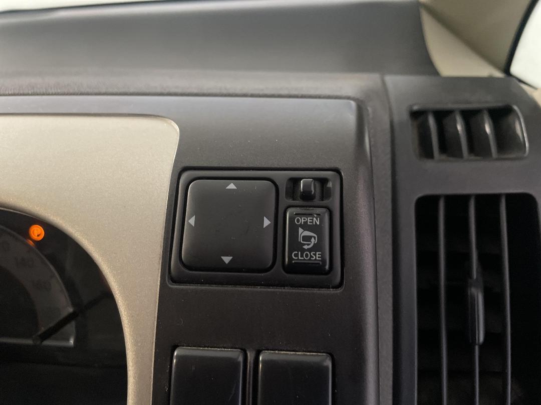 Photo '25' of Nissan Serena