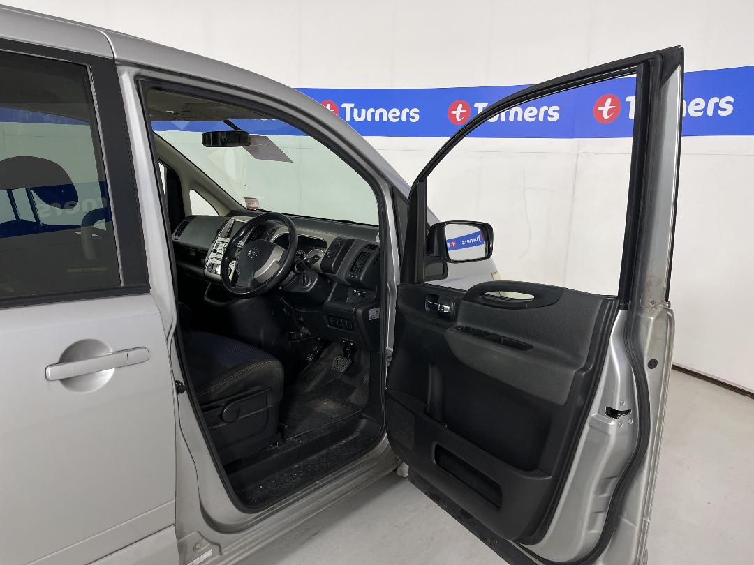 Photo '13' of Nissan Serena Highway Star Photo '13' of Nissan Serena Highway Star